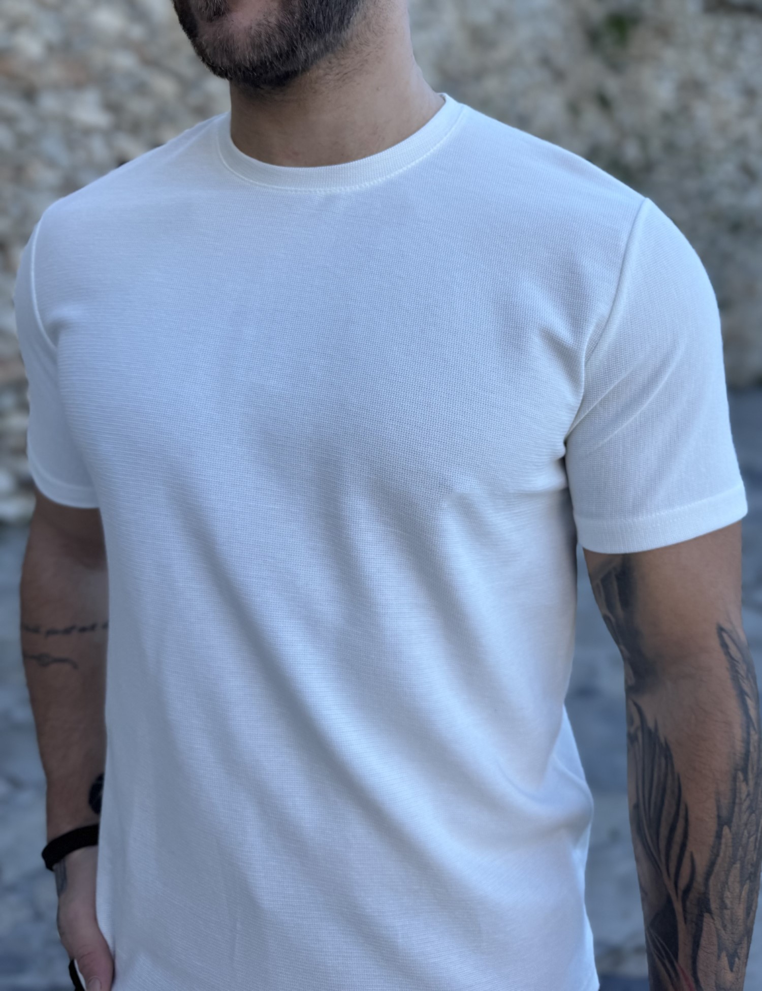 Ανδρική εκρού κοντομάνικη μπλούζα με ανάγλυφο ύφασμα R260334 φωτογραφία